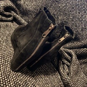 Unisex “Pixie” style shoes